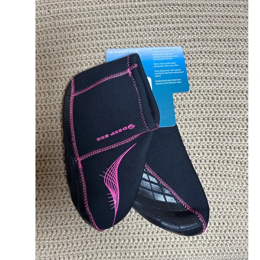 Deep See Low Tide 3mm Neoprene Diving Socks Black Pink Grip Sole Small 1002434